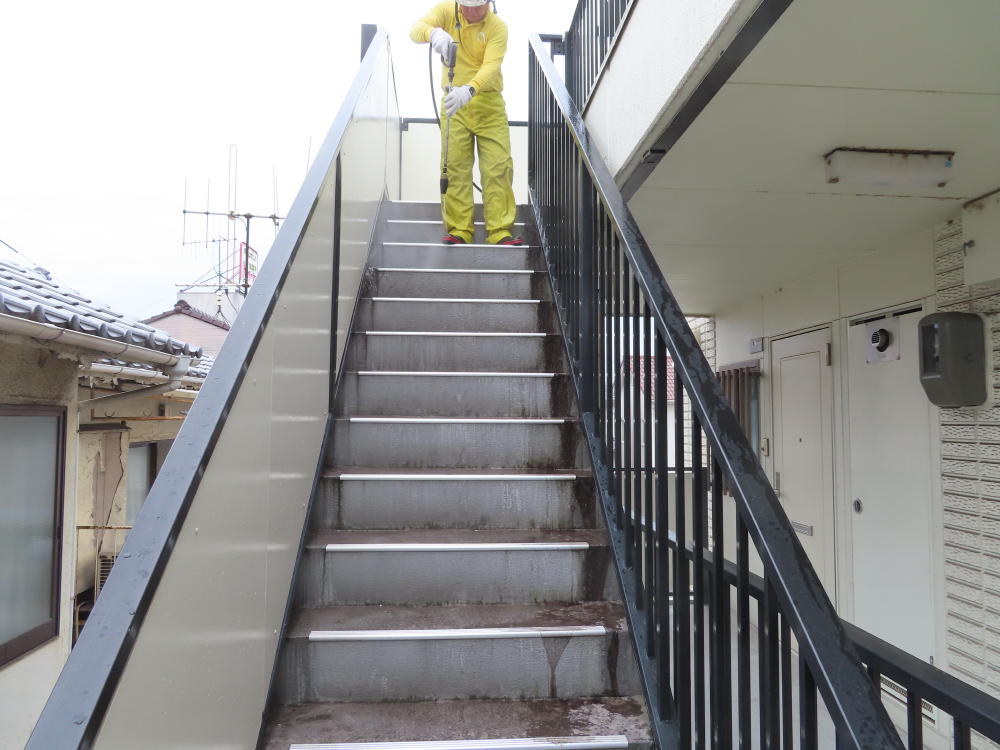 福山市 三吉町 アパート塗装 廊下・階段床塗装工事