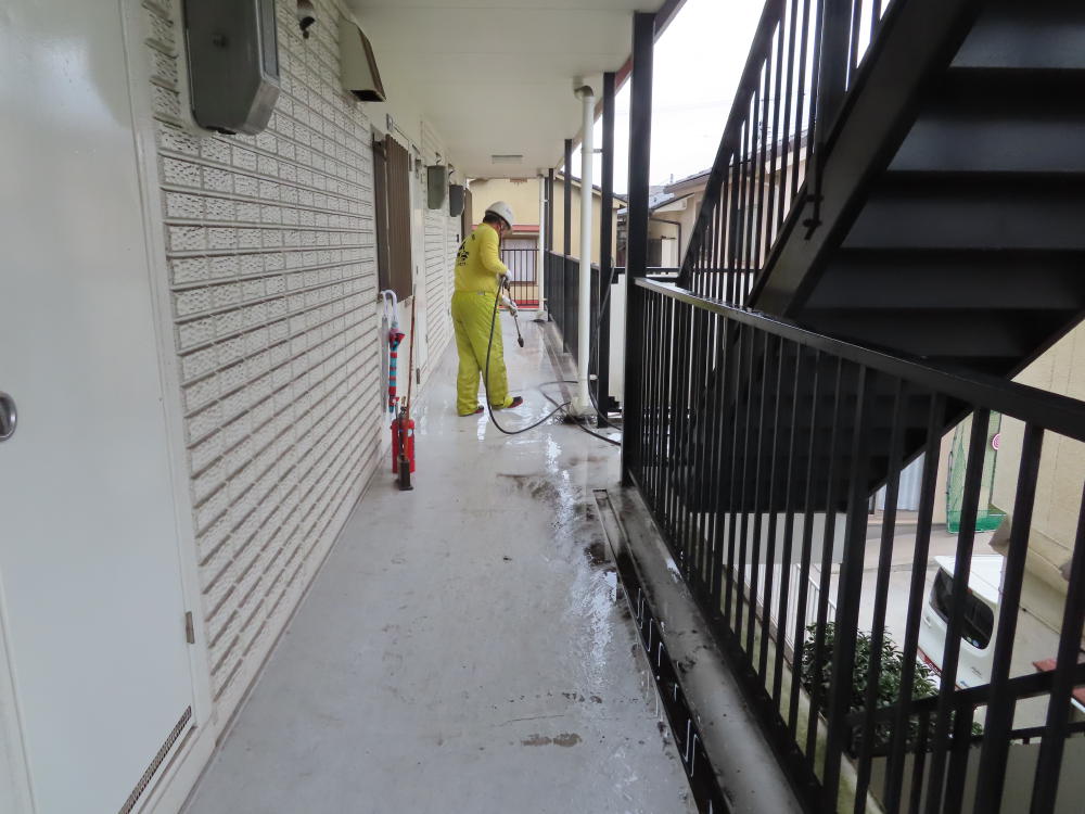 福山市 三吉町 アパート塗装 廊下・階段床塗装工事